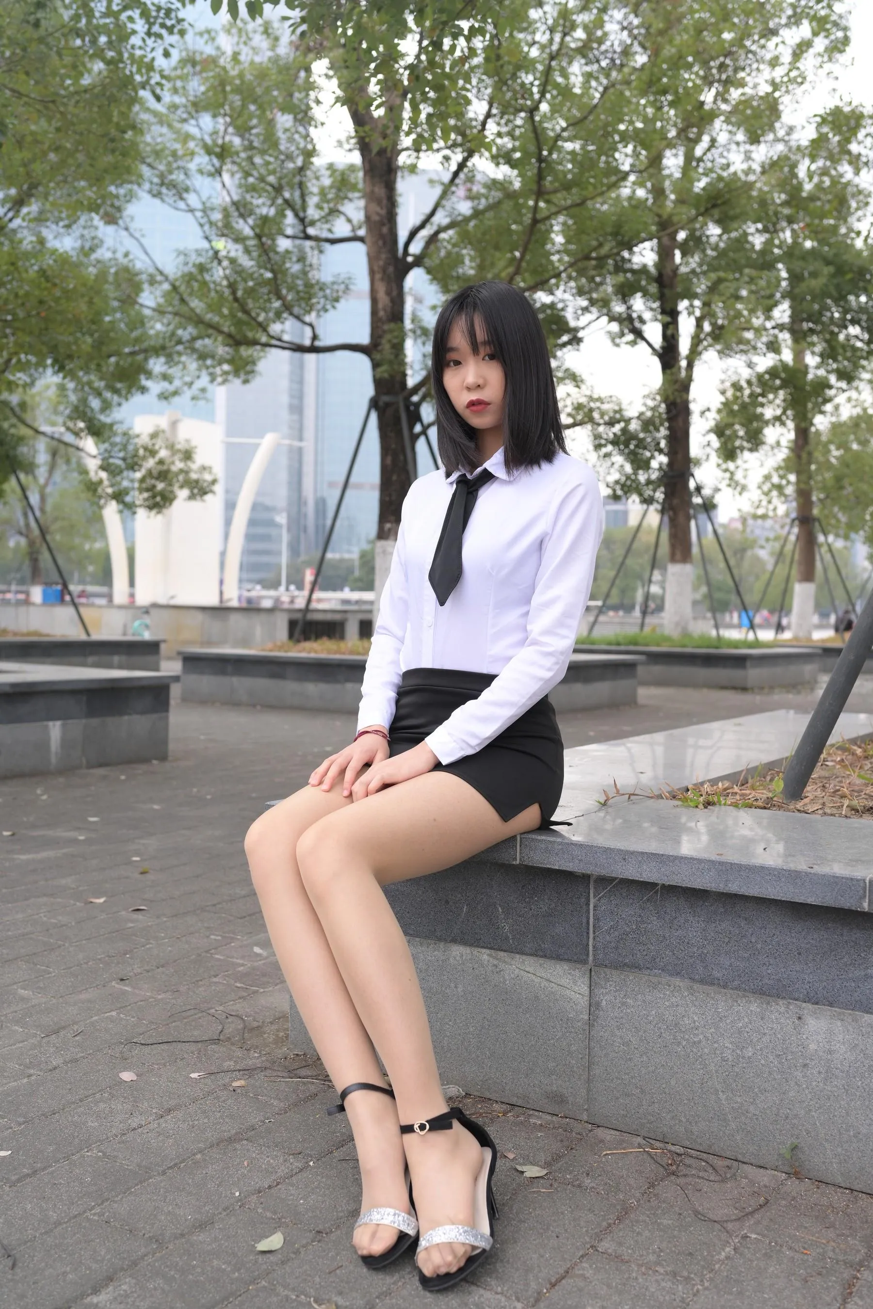 [魔镜街拍] NO.084 程生街拍-商城推销美女长腿肉丝制服 [456P]插图3